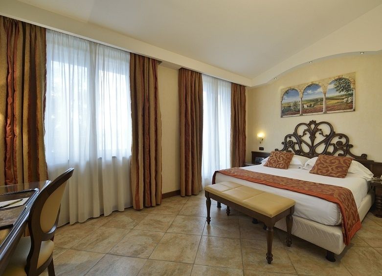 Athena Hotel 4*