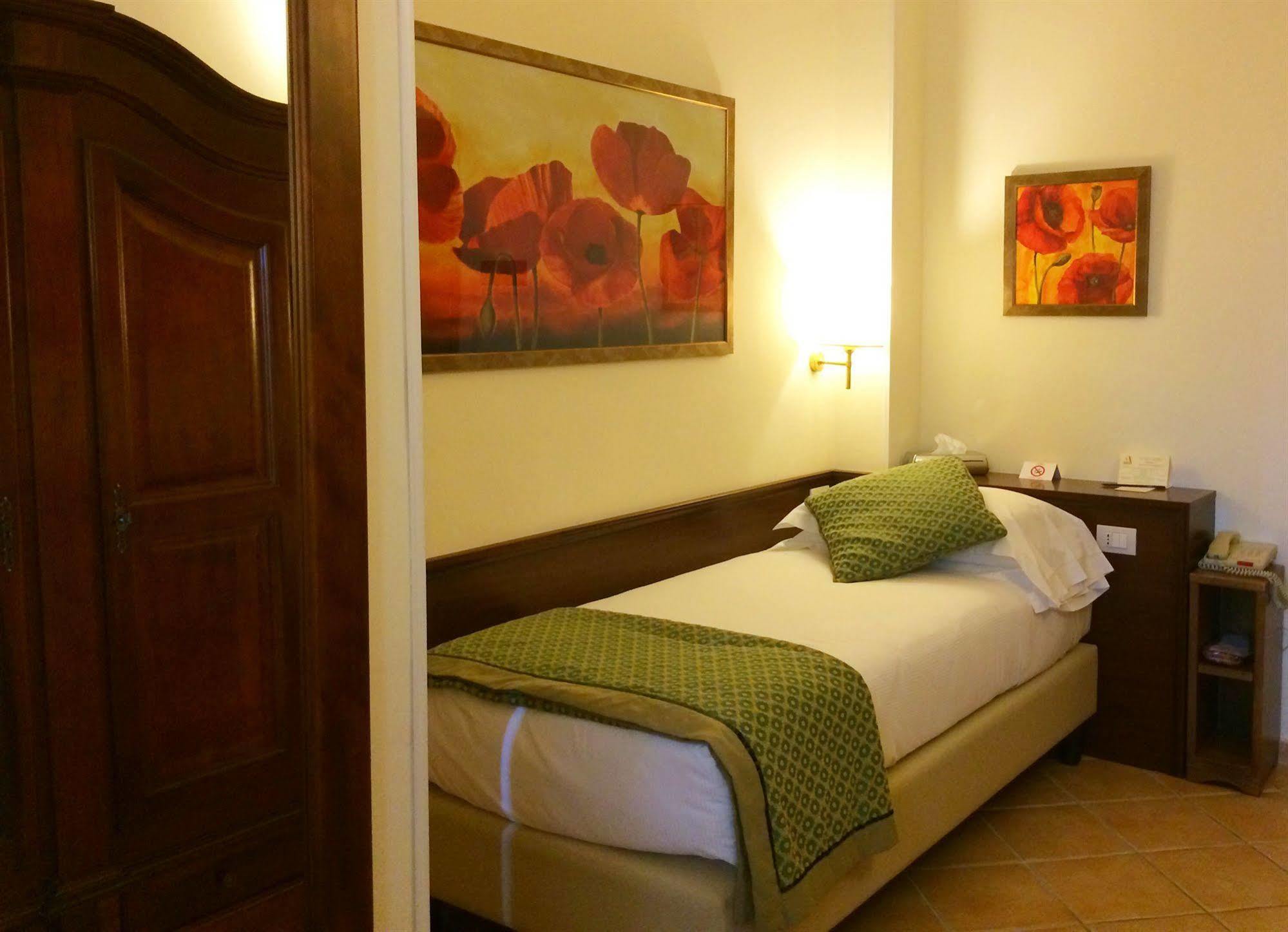 Hotel Athena