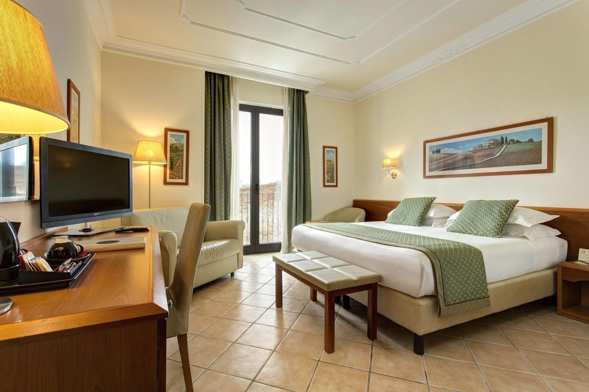 Athena Hotel 4*