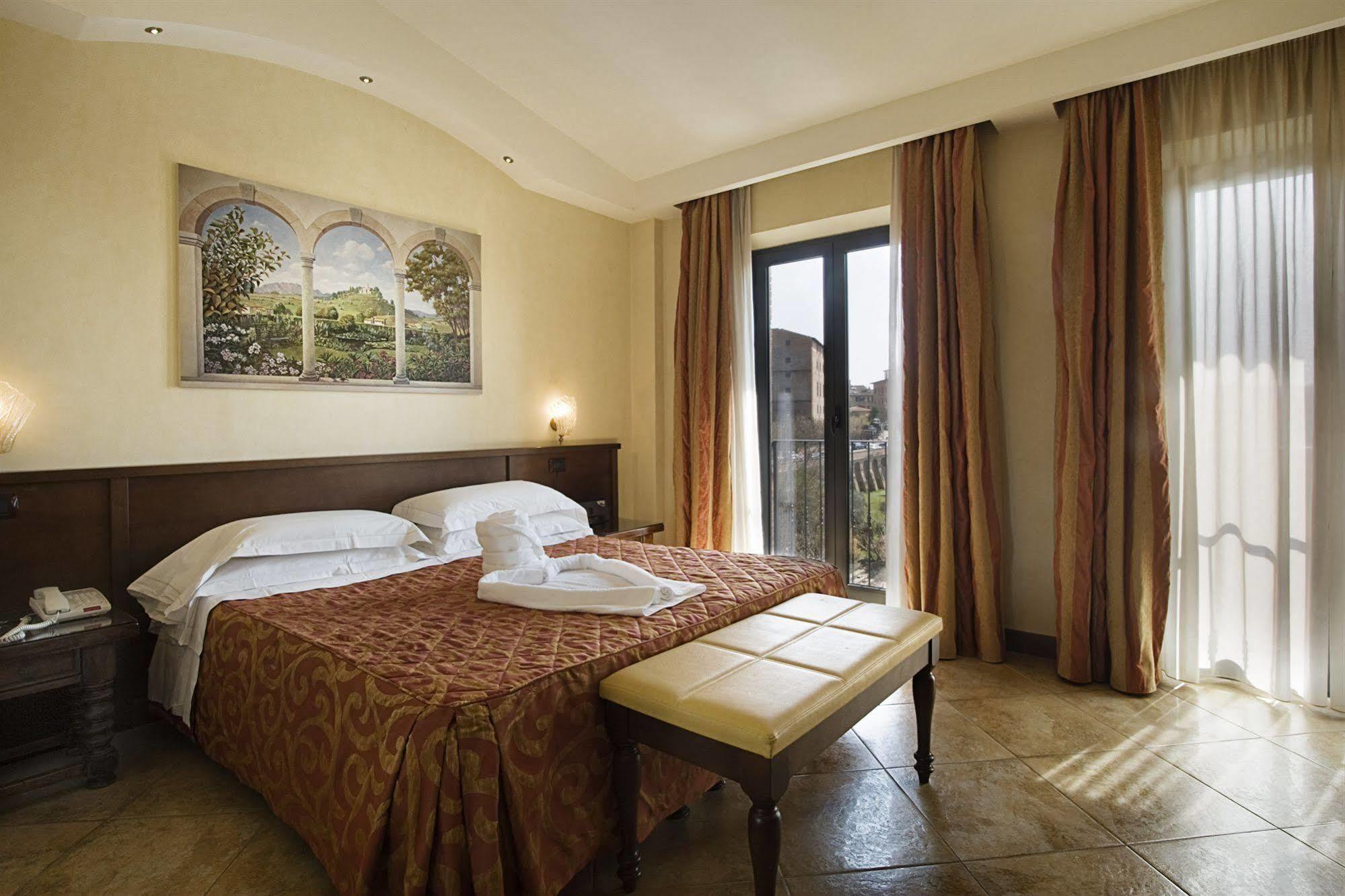 Hotel Athena 4*