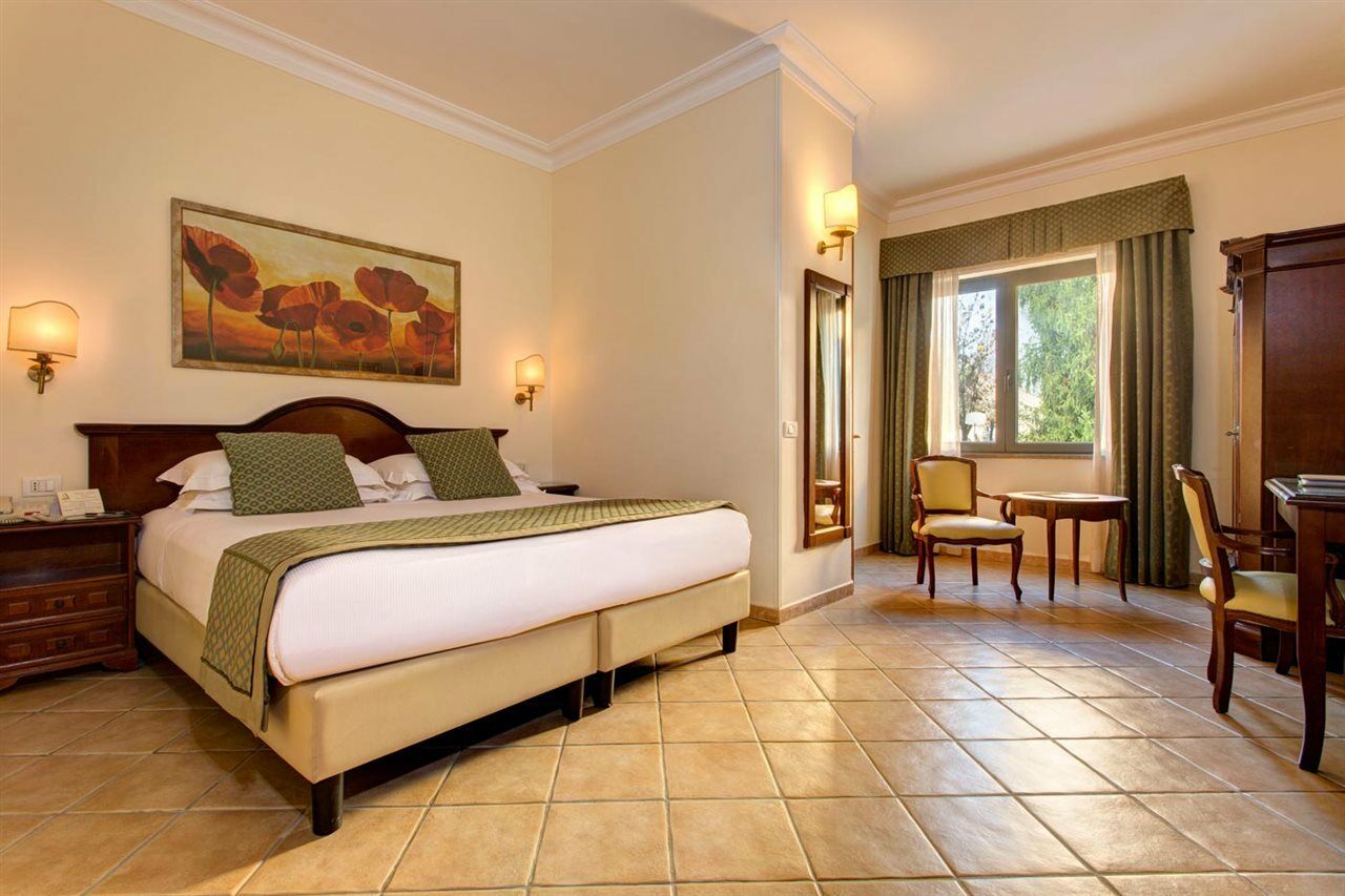 Hotel Athena 4*