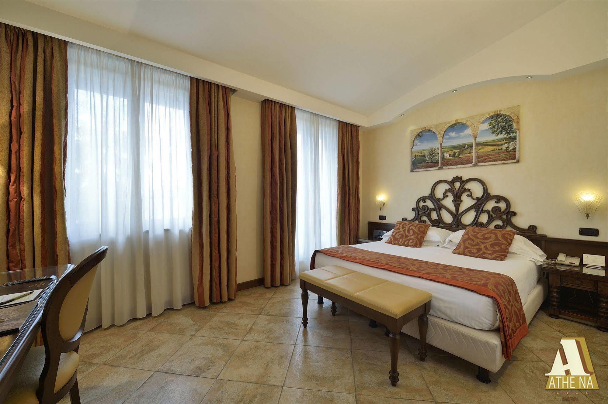 Hotel Athena 4*