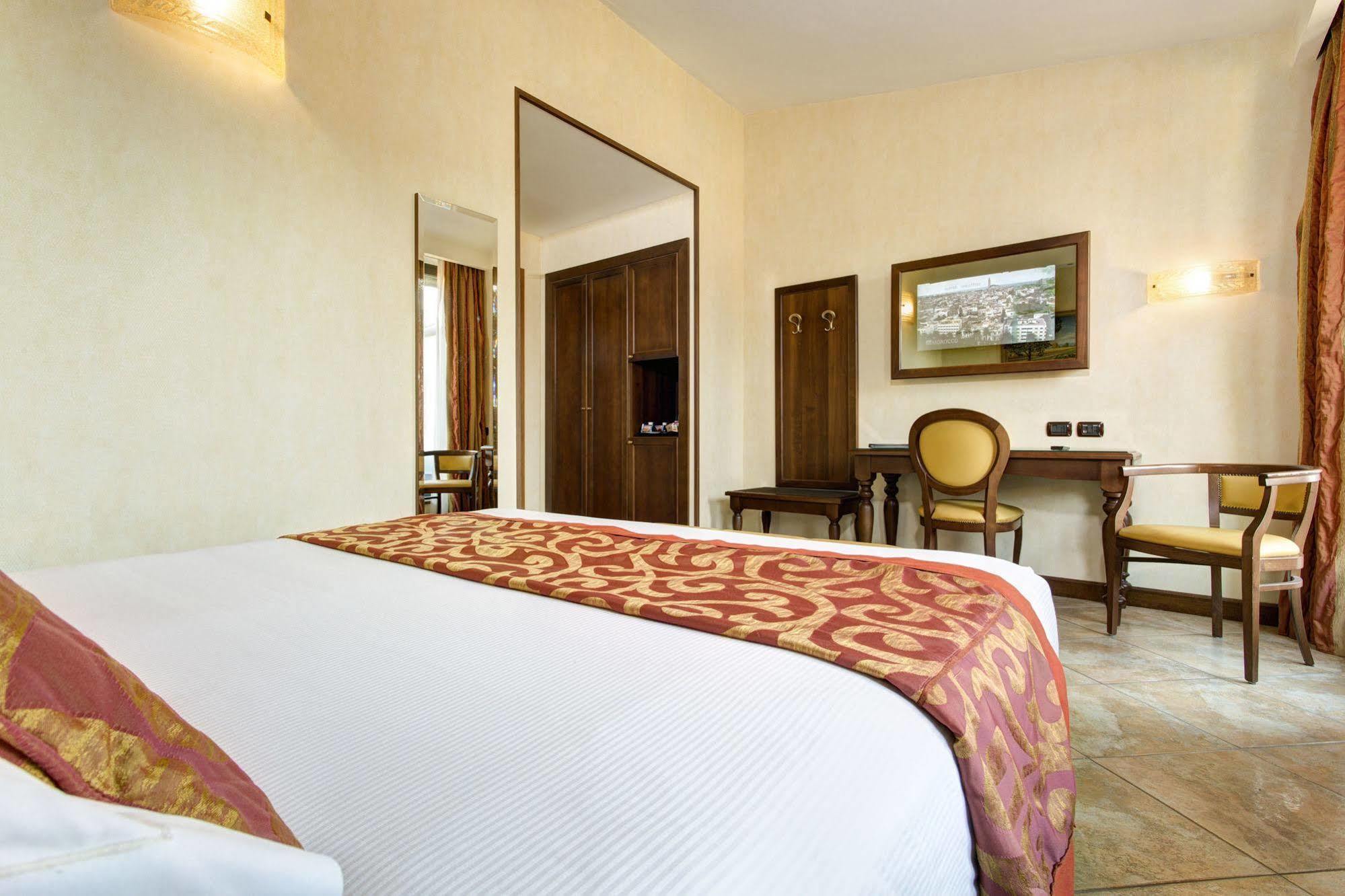 Athena Hotel 4*