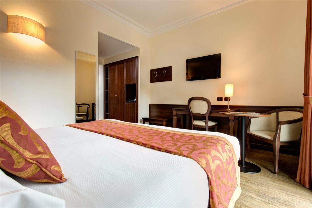 Hotel Athena 4*